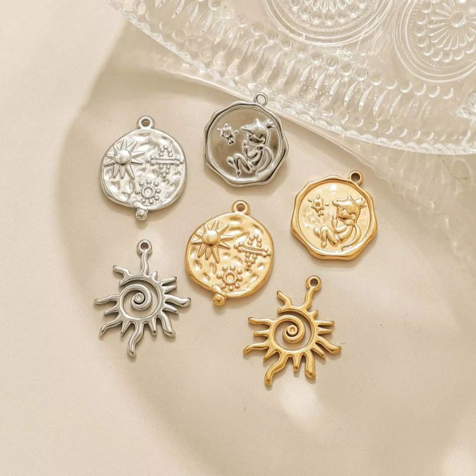 Ensemble de 3 pendentifs rétro - Vintage Fashion Stores avis et prix